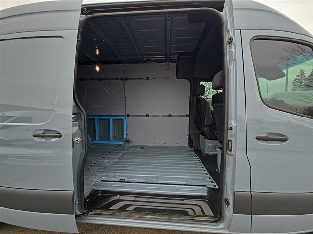 Used 2023 Mercedes-Benz Sprinter 2500 image 8