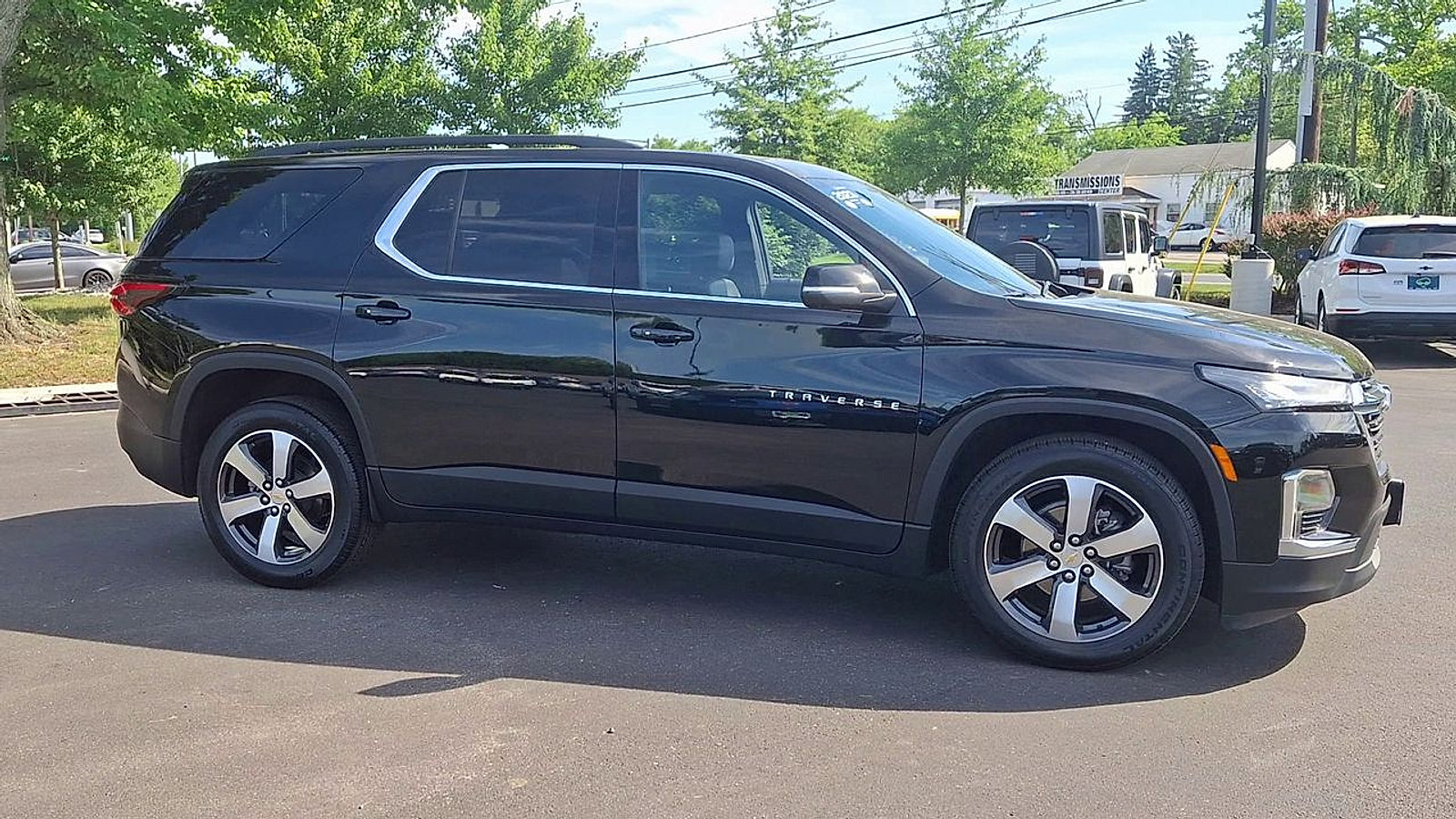 Certified 2023 Chevrolet Traverse LT w/ LT Premium Package AWD/4WD image 4