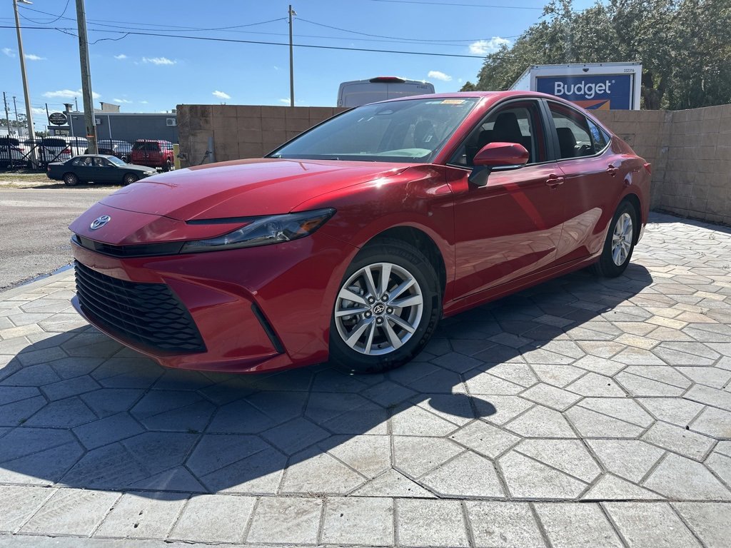 Used 2025 Toyota Camry LE image 1