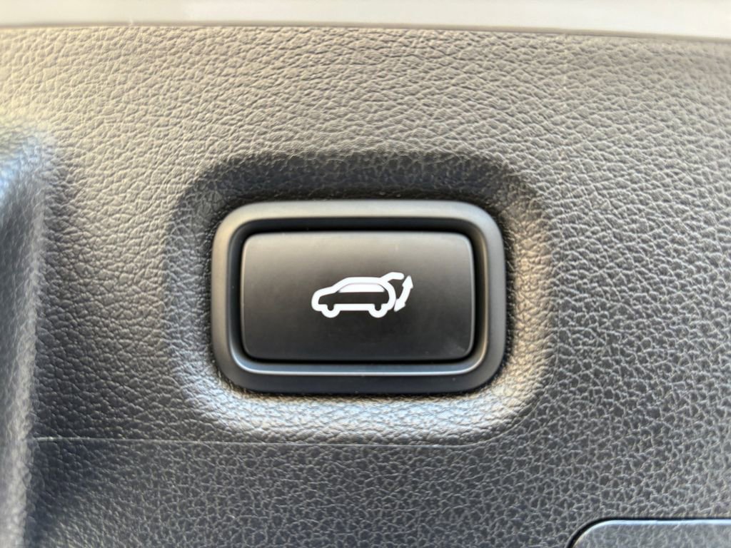 Used 2023 Hyundai Santa Fe Calligraphy image 11