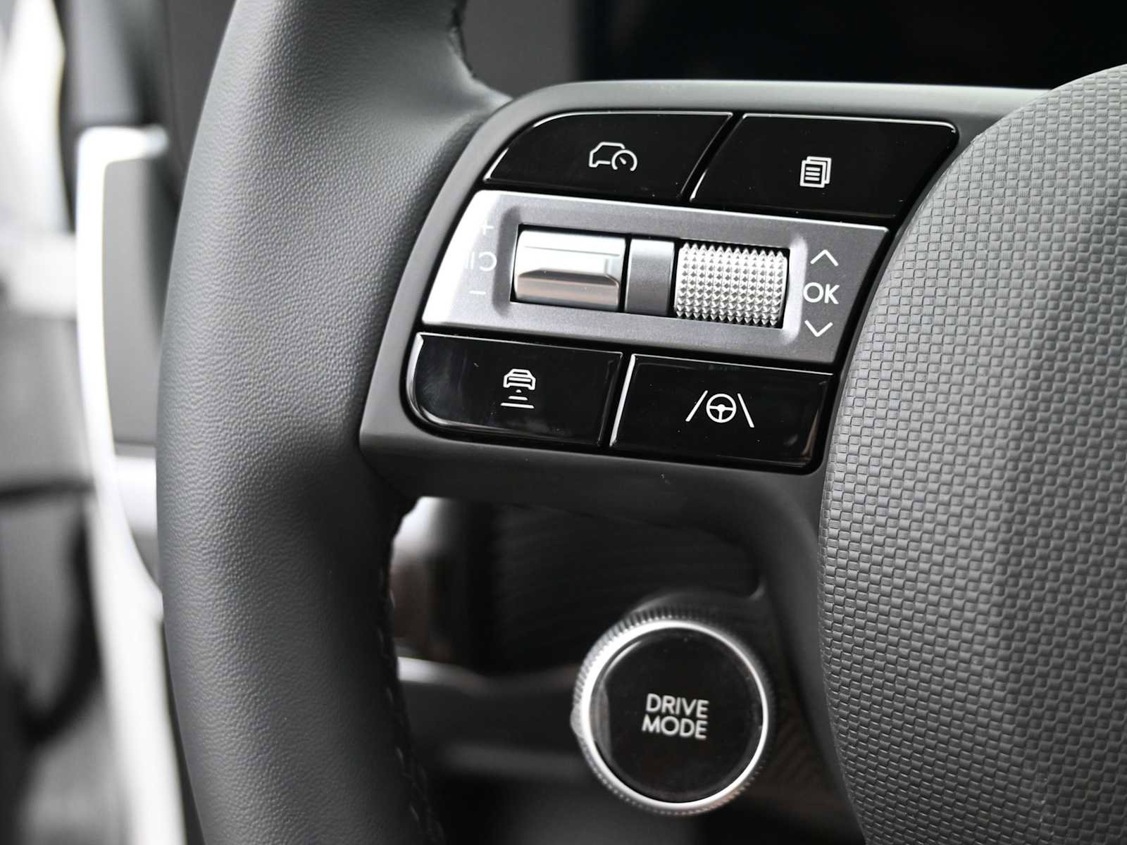 New 2025 Hyundai Ioniq 5 SE image 16