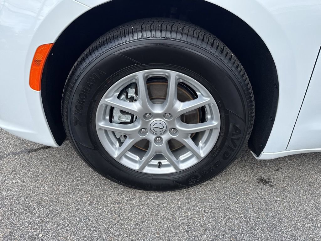 New 2026 Chrysler Pacifica Select FWD image 9