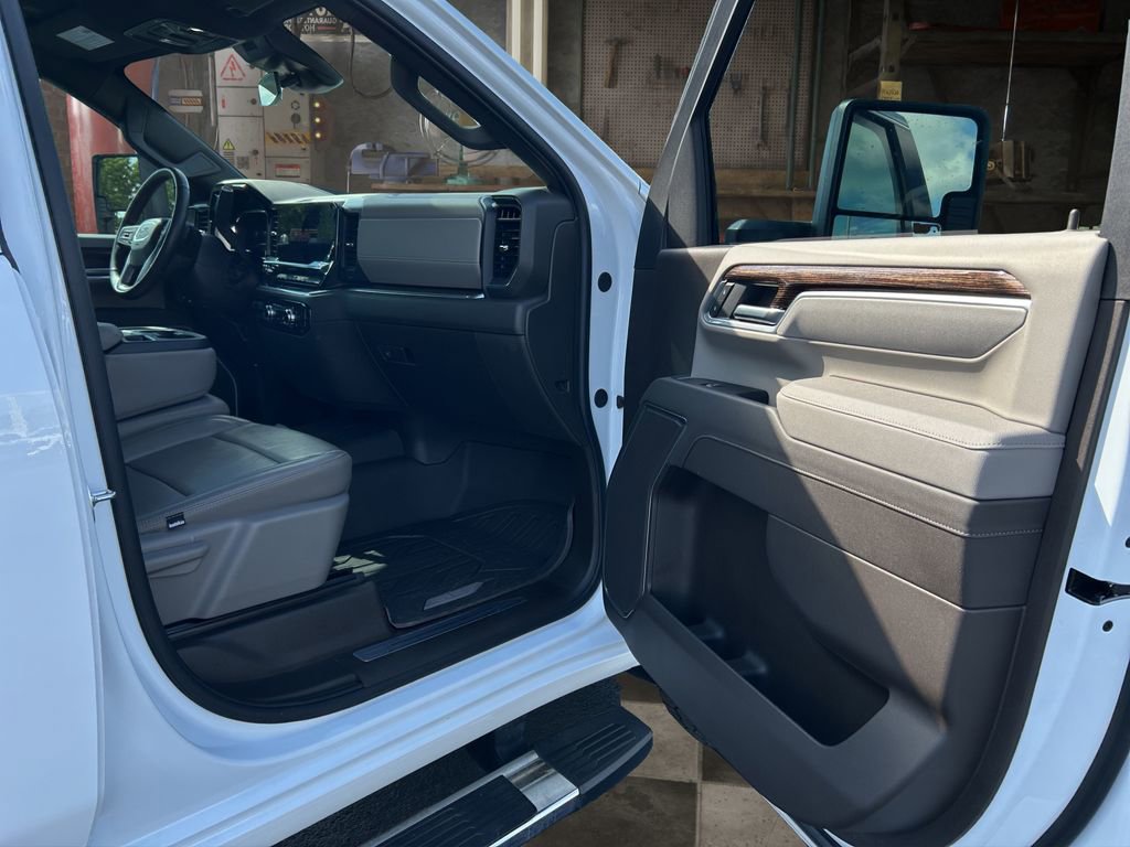 Certified 2025 GMC Sierra 2500 SLE w/ SLE Value Package; AWD/4WD image 16