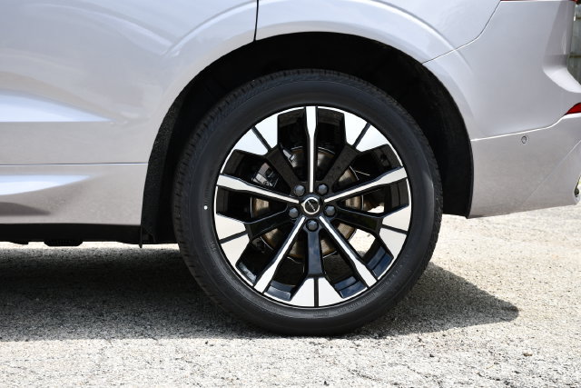 New 2026 Volvo XC60 B5 Plus w/ Protection Package Premier AWD/4WD image 10