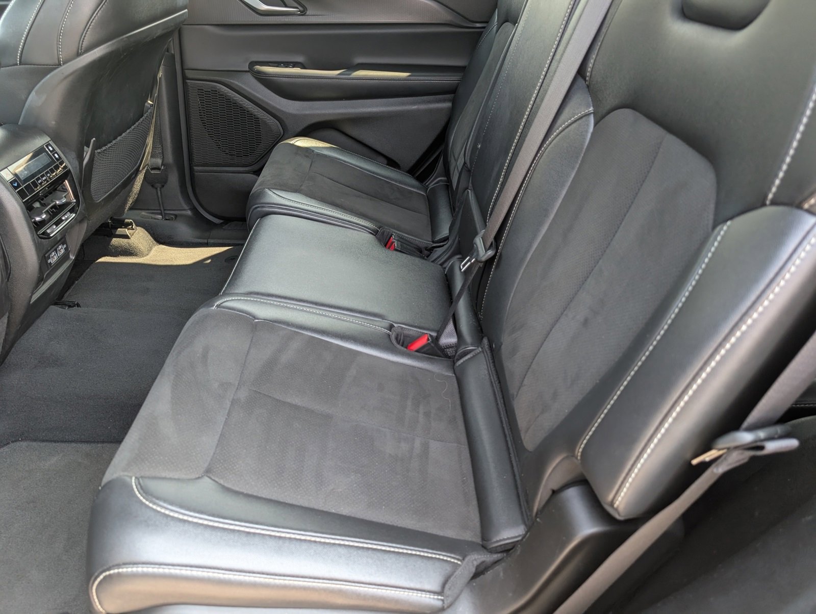 Certified 2024 Jeep Grand Cherokee L Laredo image 17