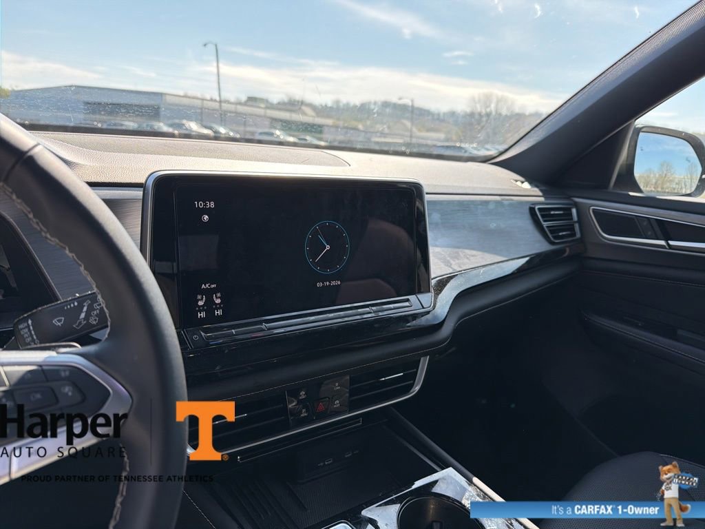 Used 2025 Volkswagen Atlas Cross Sport SE w/ Panoramic Sunroof Package image 17