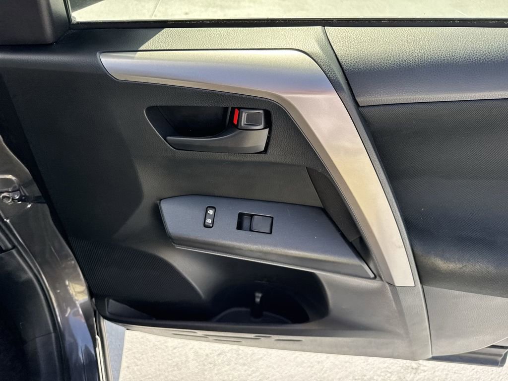 Used 2017 Toyota RAV4 LE FWD image 43