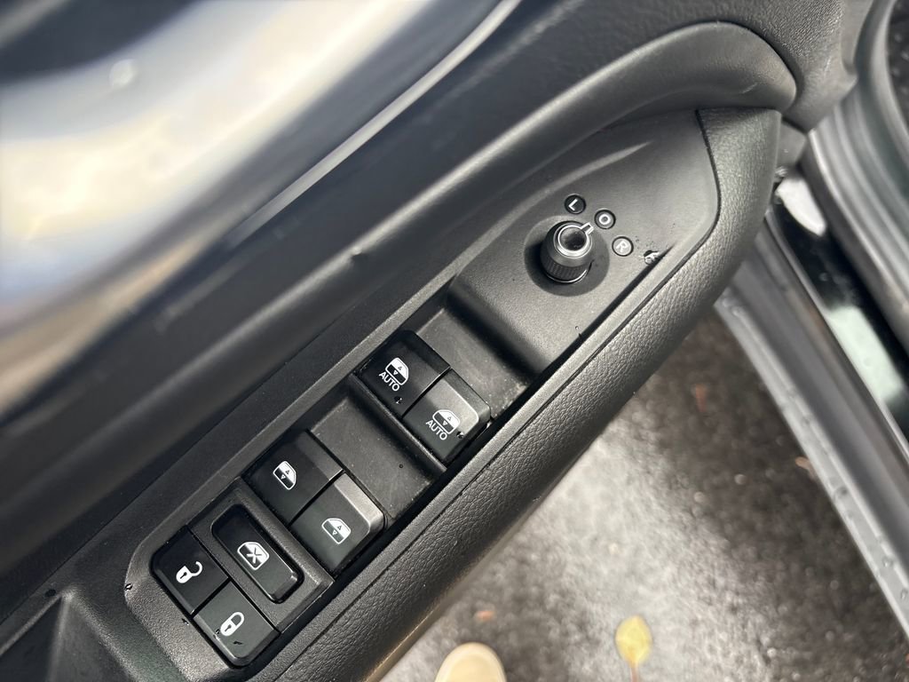 Used 2024 Jeep Compass Trailhawk image 11