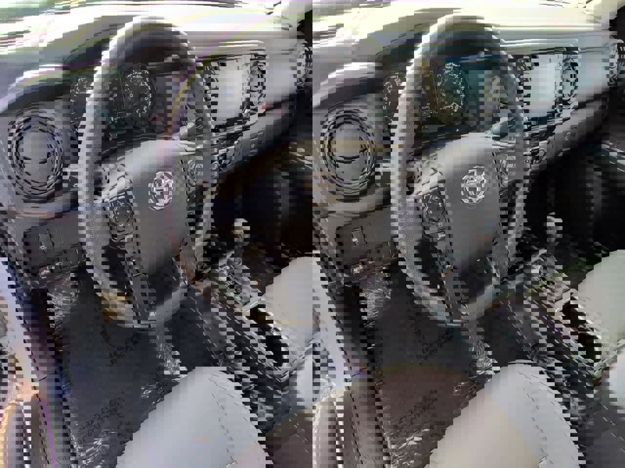 Used 2022 Toyota Tacoma SR image 2