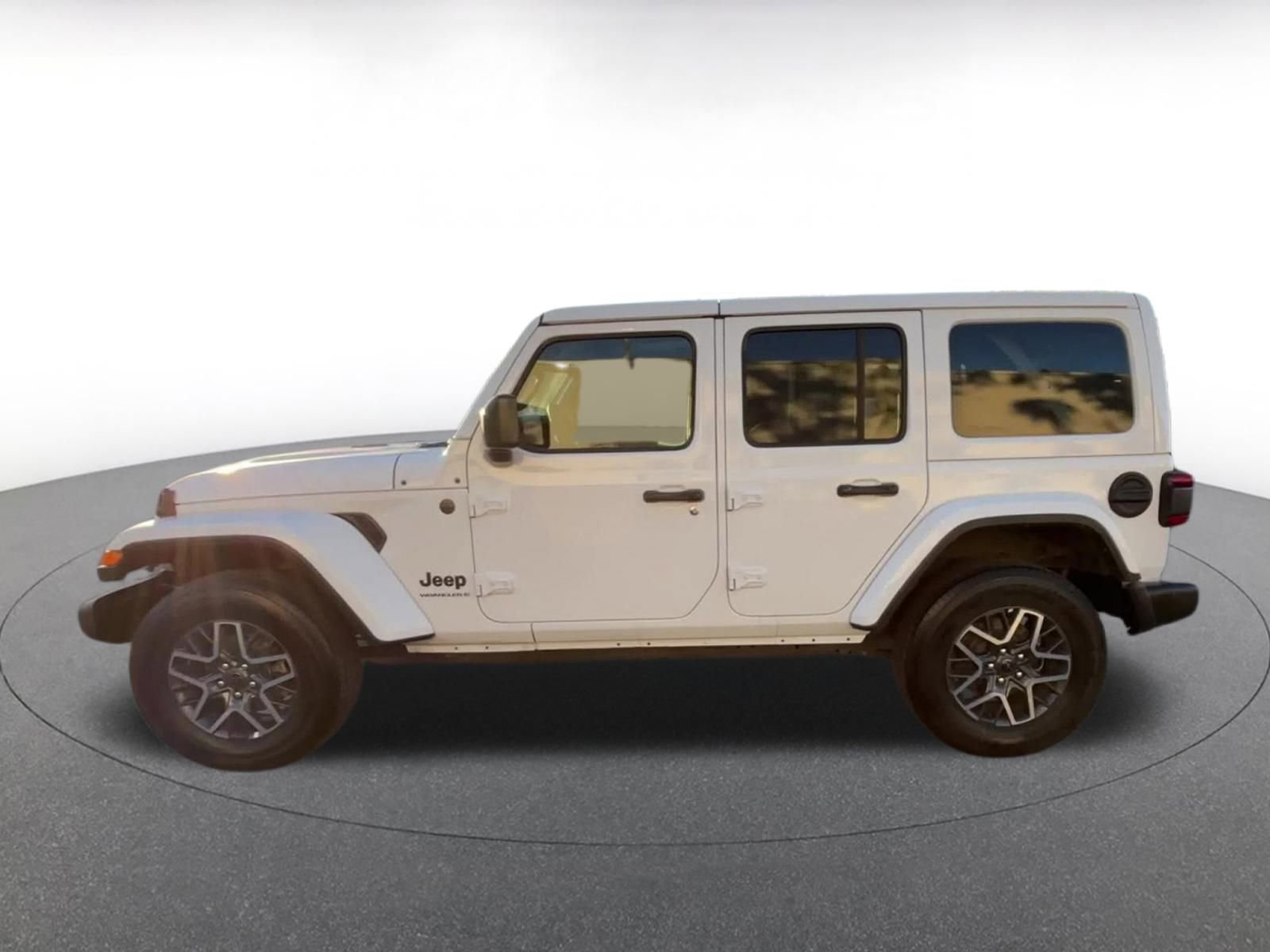 Used 2025 Jeep Wrangler Sahara image 9