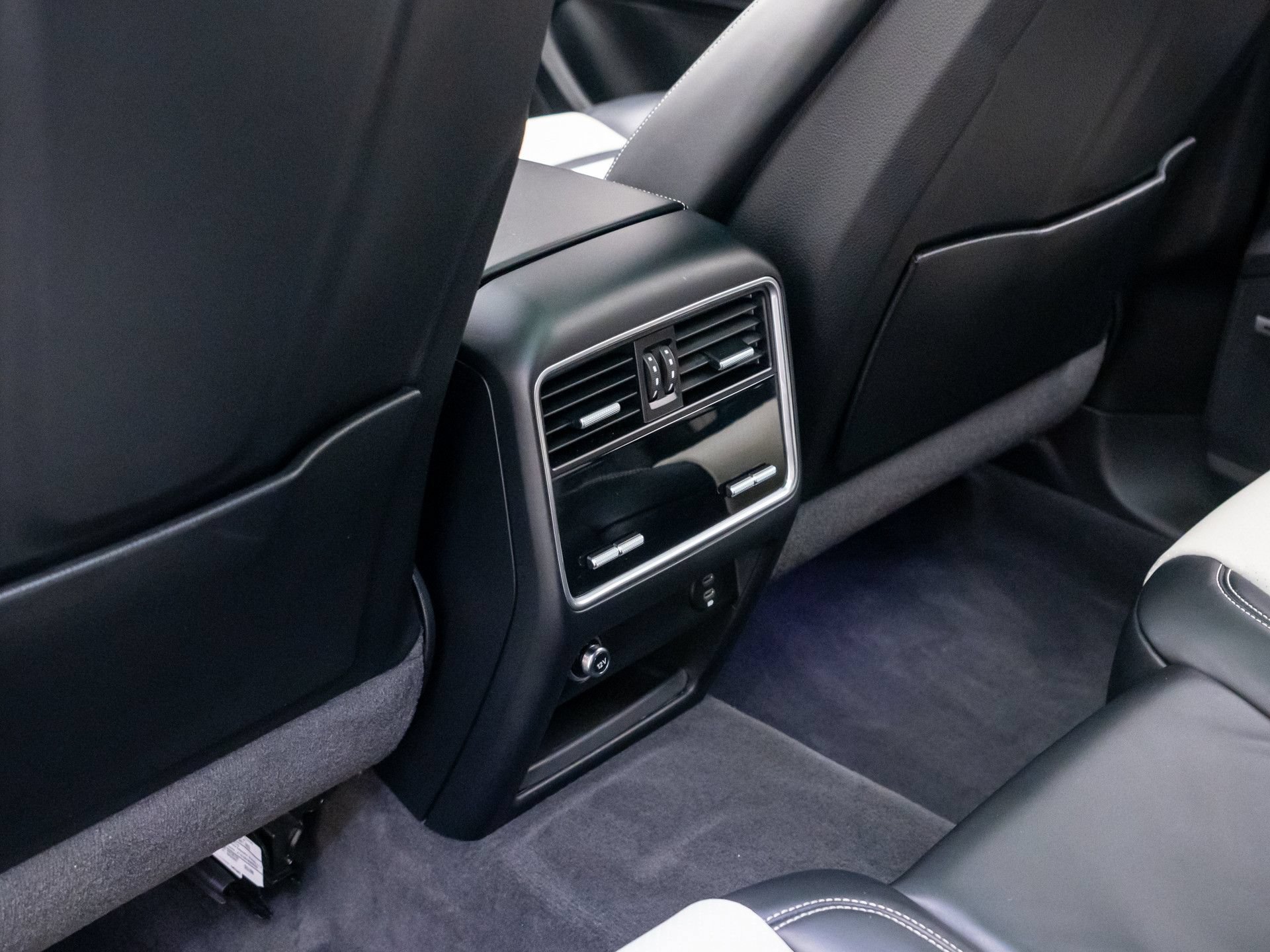 Used 2022 Porsche Cayenne Turbo AWD/4WD image 18