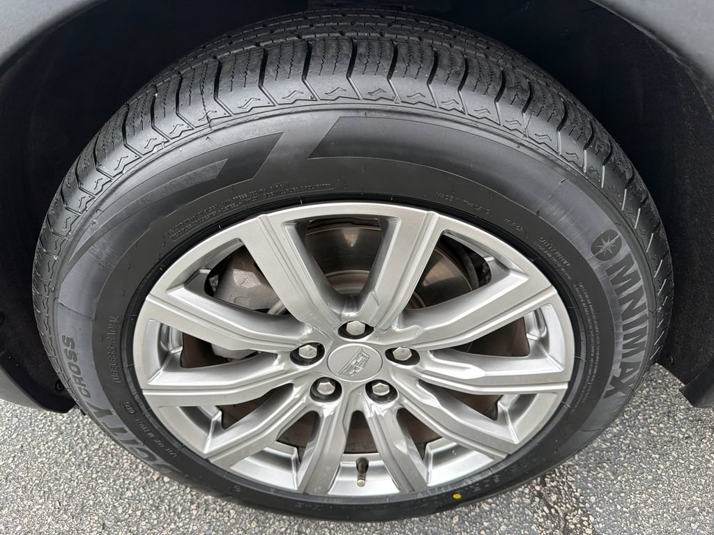 Used 2022 Cadillac XT4 Premium Luxury w/ Safety Alert Package FWD image 11