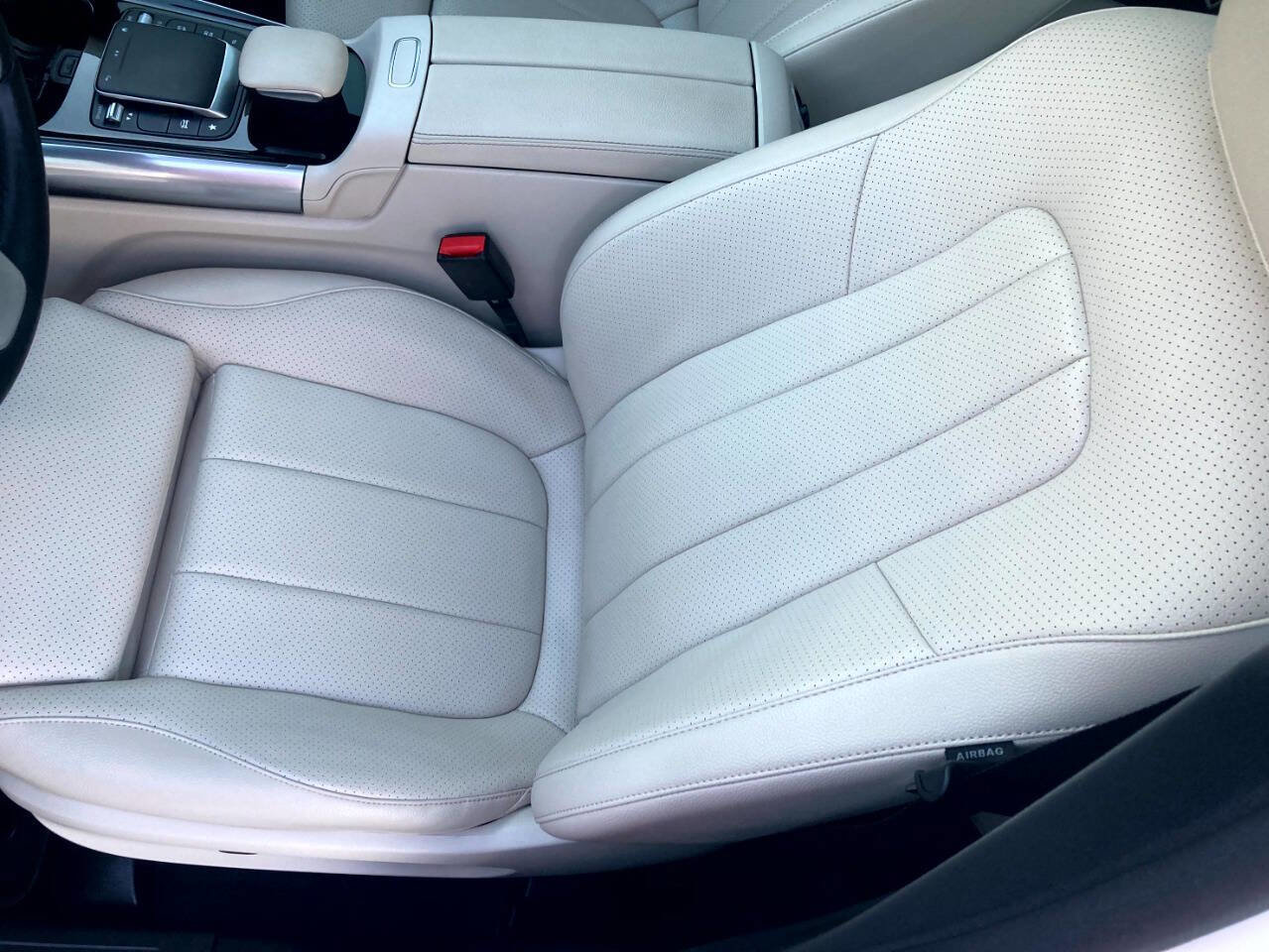 Used 2022 Mercedes-Benz GLA 250 4MATIC image 13