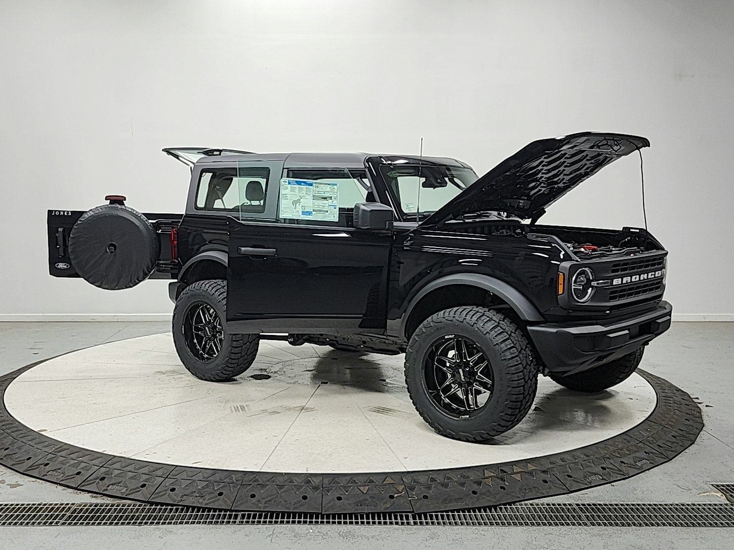 New 2026 Ford Bronco 2-Door AWD/4WD image 9