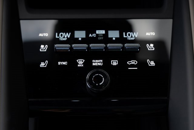 Used 2025 Porsche Macan 4 Electric image 19