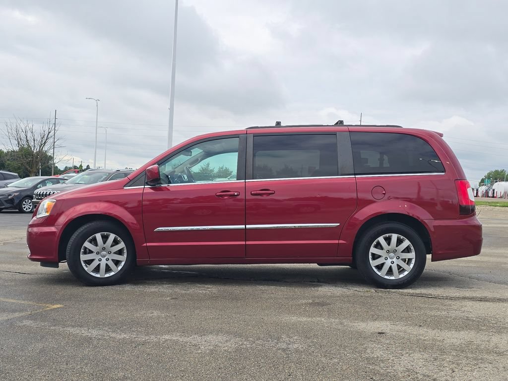 Used 2016 Chrysler Town & Country Touring FWD image 25