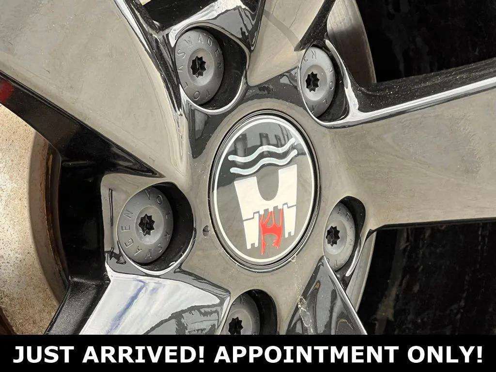 Used 2019 Volkswagen Golf R 4-Door image 38