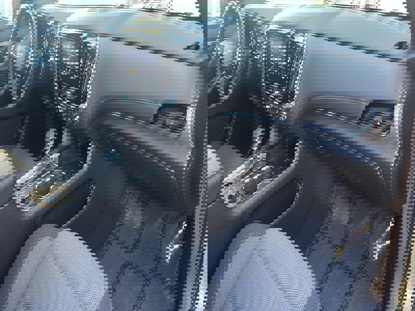 Used 2023 Chevrolet Traverse LT w/ Rear Camera Mirror Package image 11