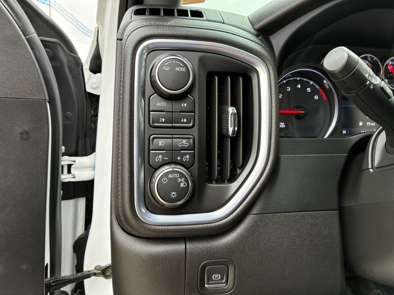 Used 2022 Chevrolet Silverado 1500 LT Trail Boss w/ Convenience Package II image 25