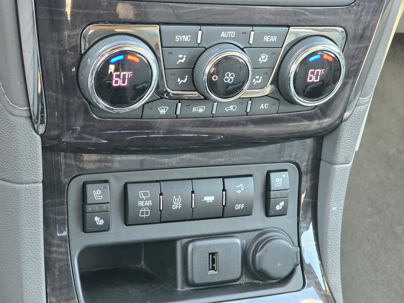 Used 2017 Buick Enclave Premium w/ Experience Buick Package FWD image 21
