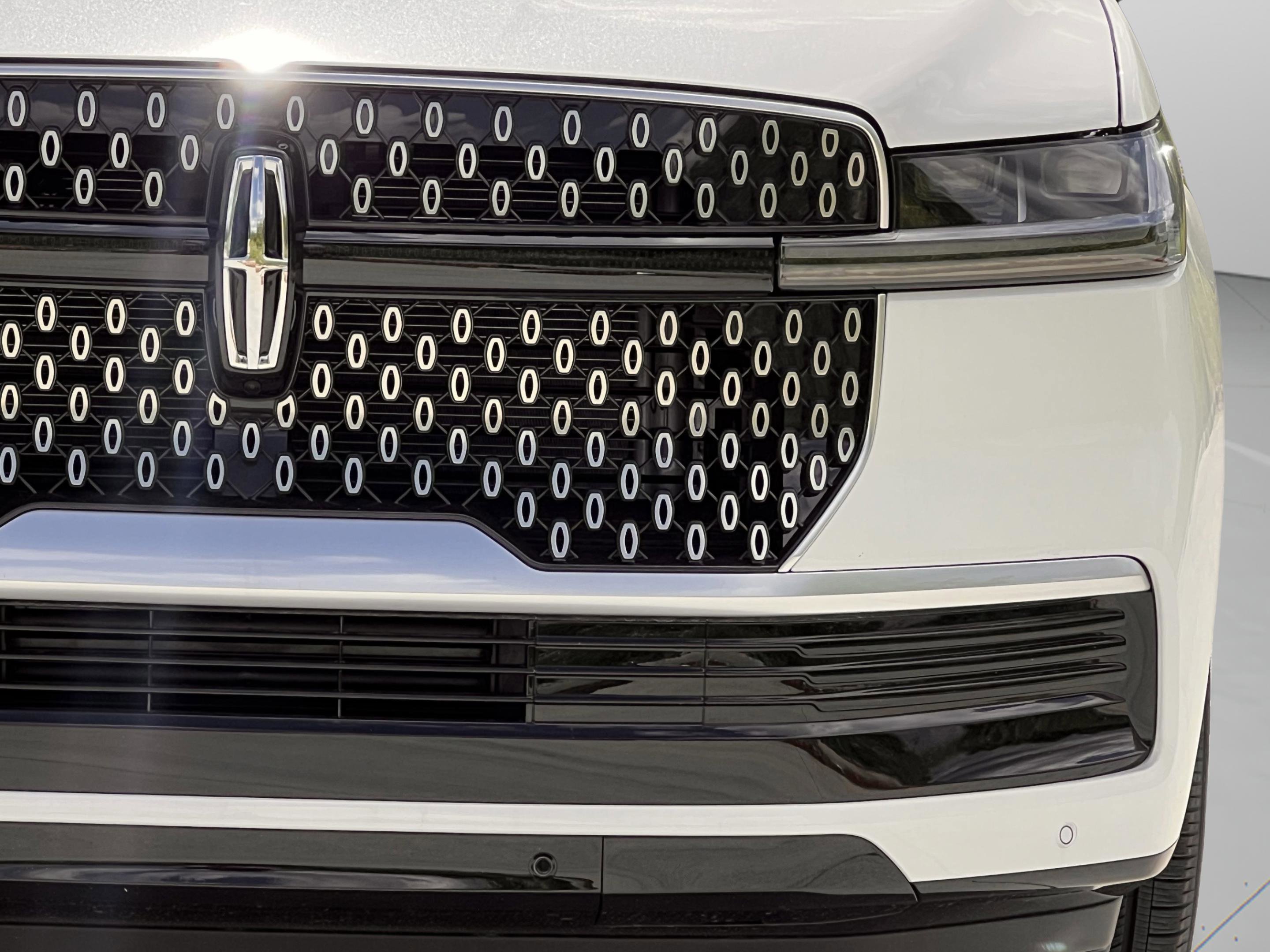 Used 2026 Lincoln Navigator Reserve AWD/4WD image 35