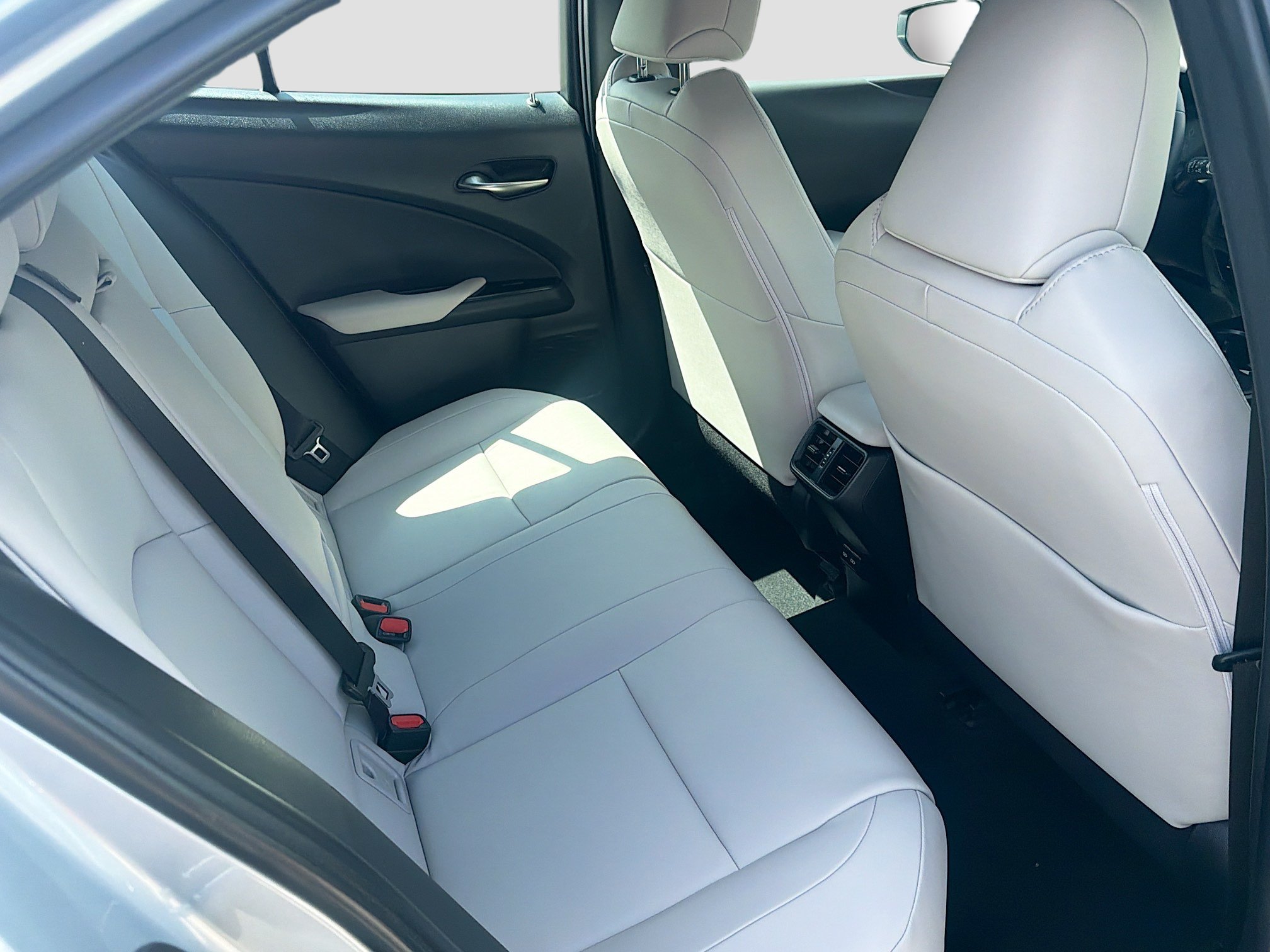 Used 2025 Lexus UX 300h FWD image 26