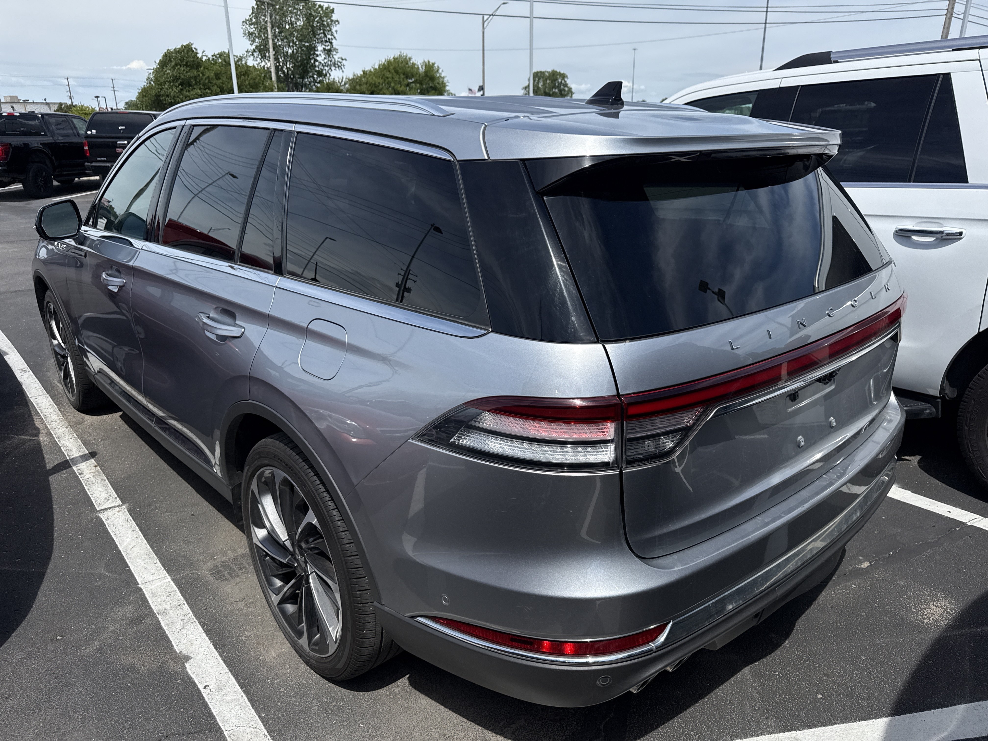 Used 2021 Lincoln Aviator Reserve w/ Equipment Group 201A AWD/4WD image 3