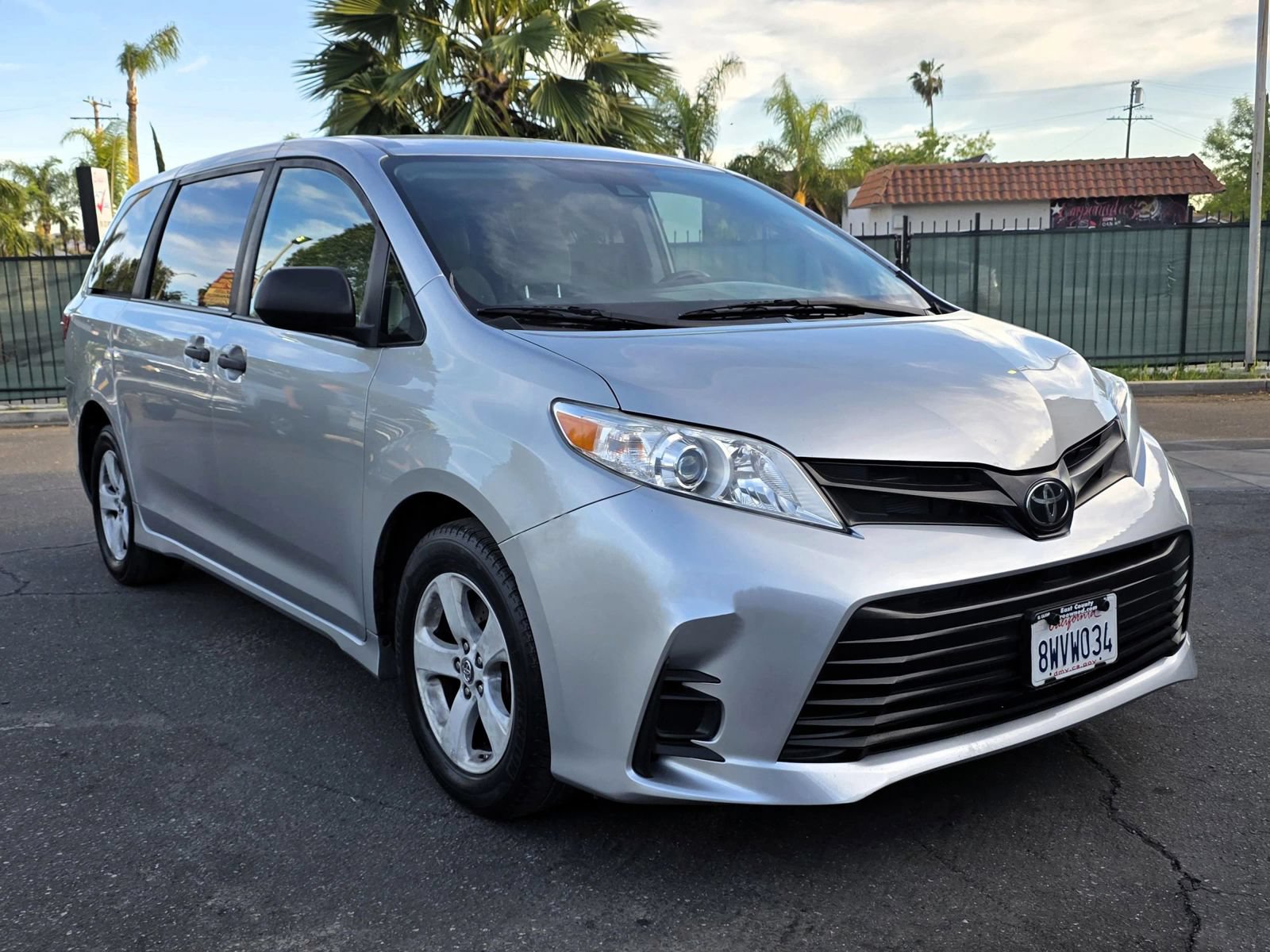 Used 2020 Toyota Sienna L FWD image 2