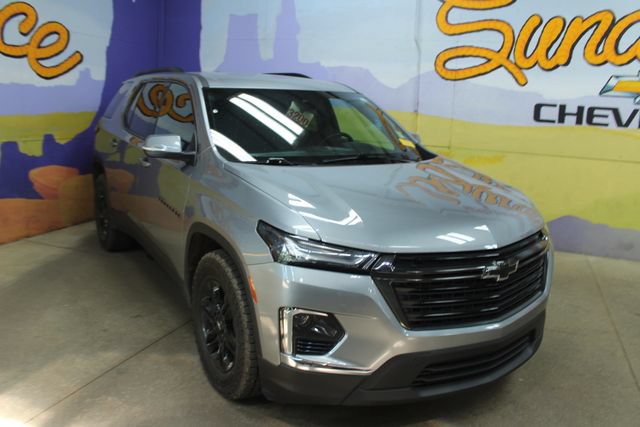 Used 2023 Chevrolet Traverse LT w/ Midnight/Sport Edition AWD/4WD image 2