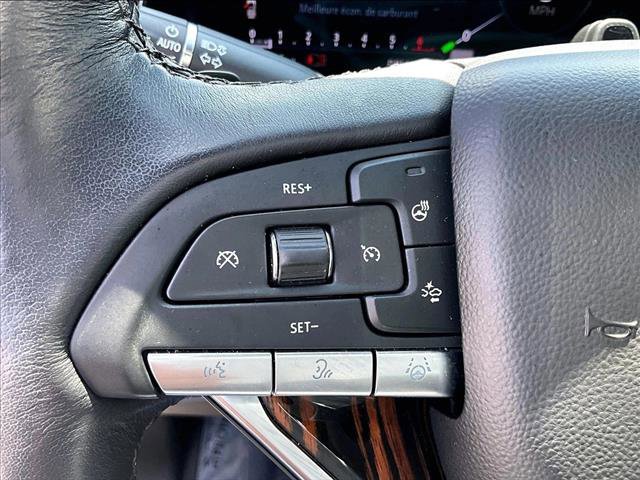 Used 2023 Cadillac Escalade Premium Luxury RWD image 20