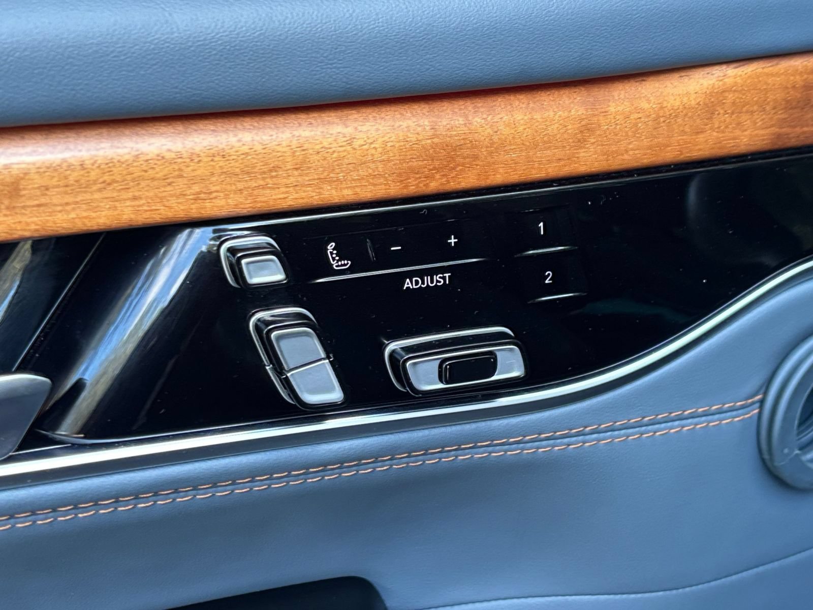 Used 2023 Jeep Grand Wagoneer Series II AWD/4WD image 23