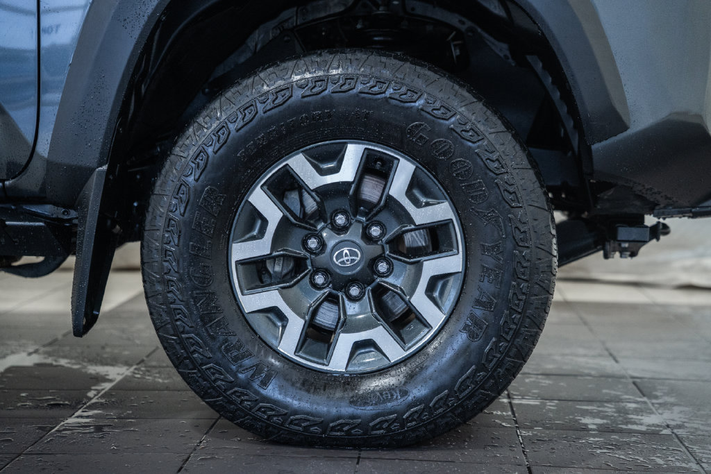 Used 2023 Toyota Tacoma TRD Off-Road w/ TRD Premium Off Road Package AWD/4WD image 17
