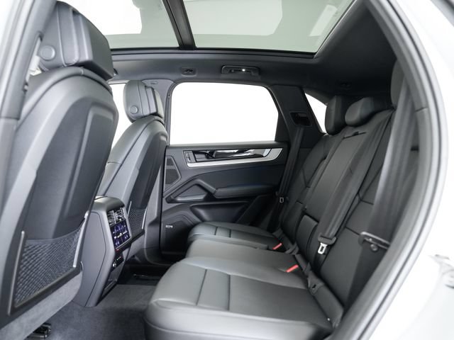 Certified 2025 Porsche Cayenne AWD/4WD image 23