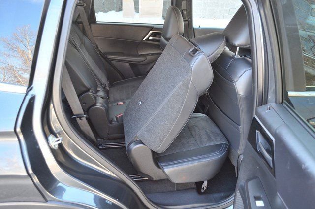 Used 2024 Mitsubishi Outlander SE image 36