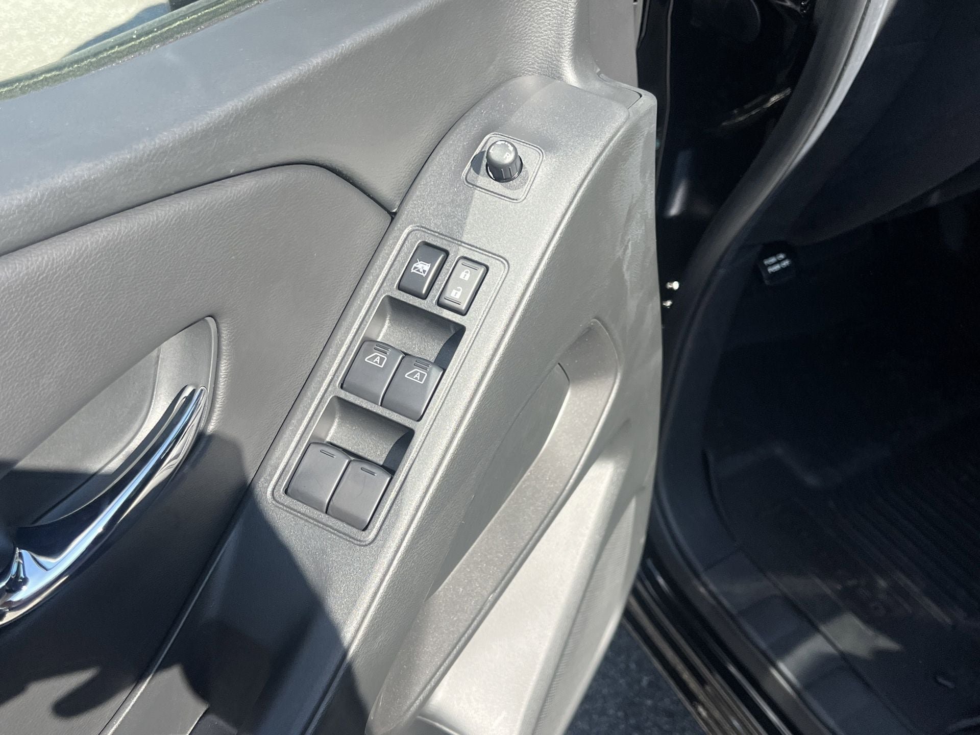 New 2026 Nissan Frontier SV w/ SV Convenience Package RWD image 13