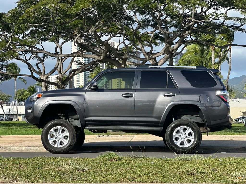 Used 2019 Toyota 4Runner SR5 Premium RWD image 2