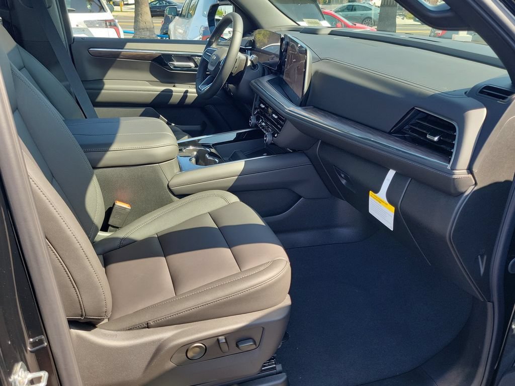 New 2026 Chevrolet Suburban LT w/ Comfort Package RWD image 19