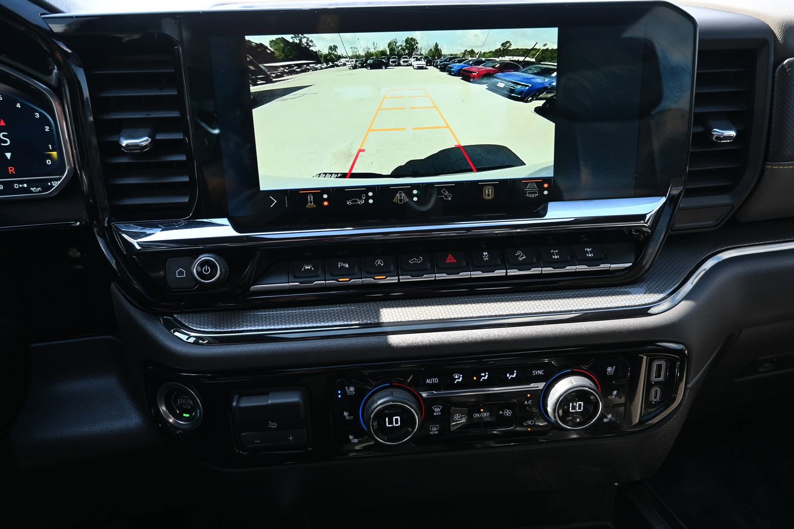 Used 2024 Chevrolet Silverado 1500 ZR2 w/ Technology Package AWD/4WD image 14
