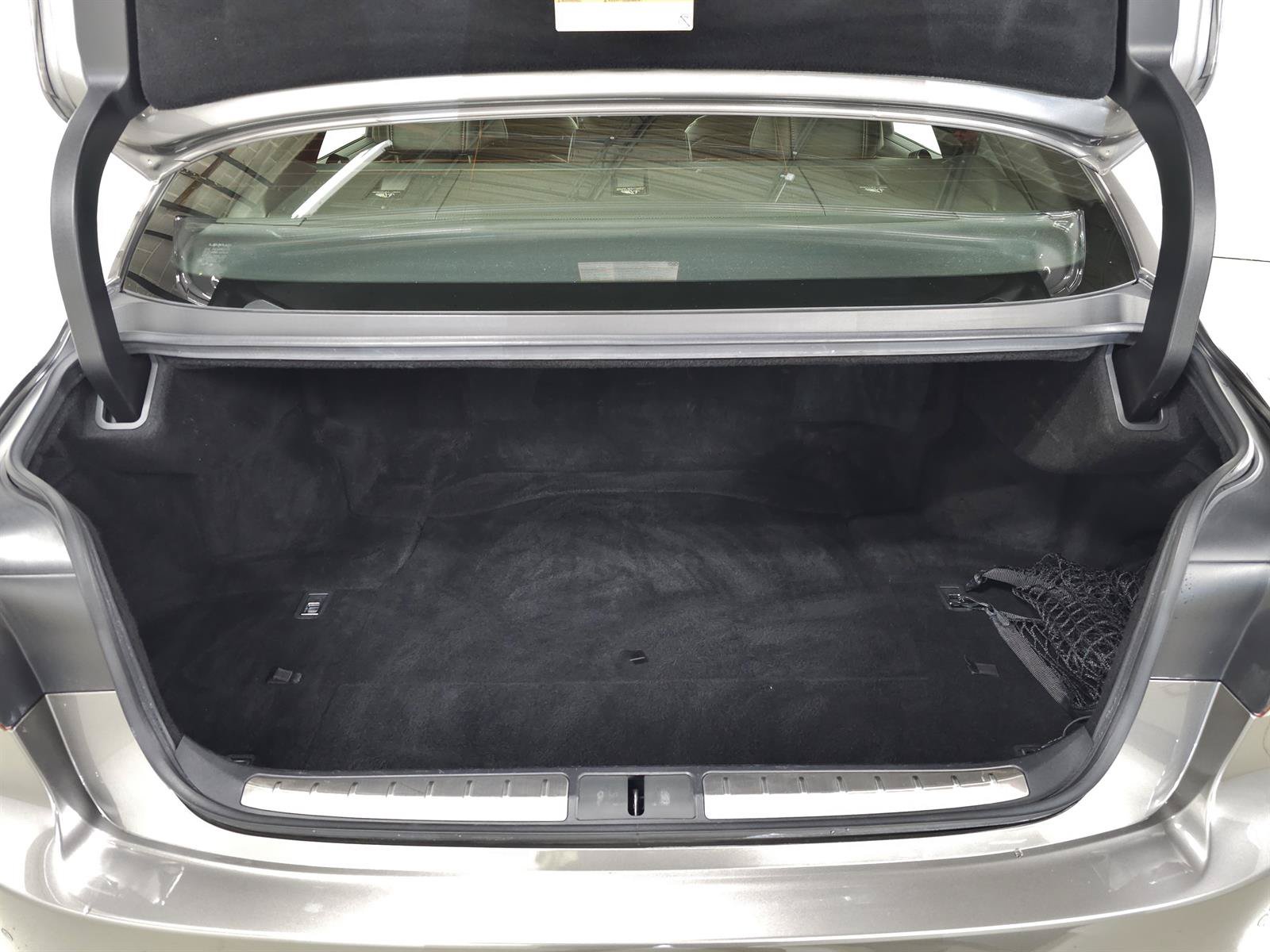 Used 2019 Lexus LS 500h AWD image 8