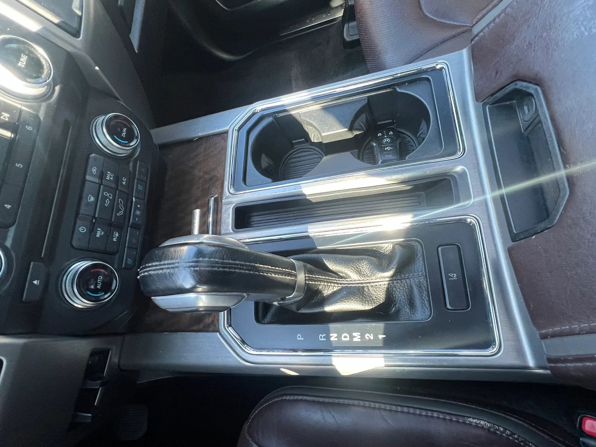 Used 2015 Ford F150 Platinum w/ Equipment Group 701A Luxury image 18