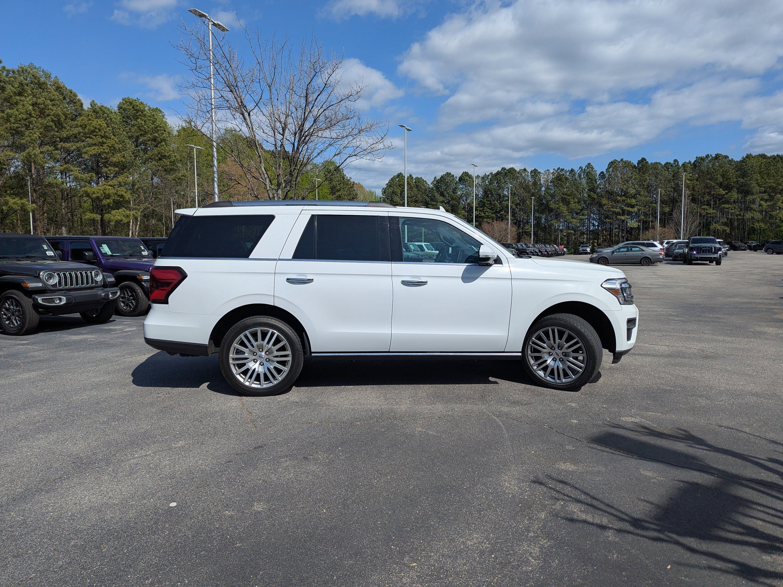 Used 2024 Ford Expedition Limited image 4