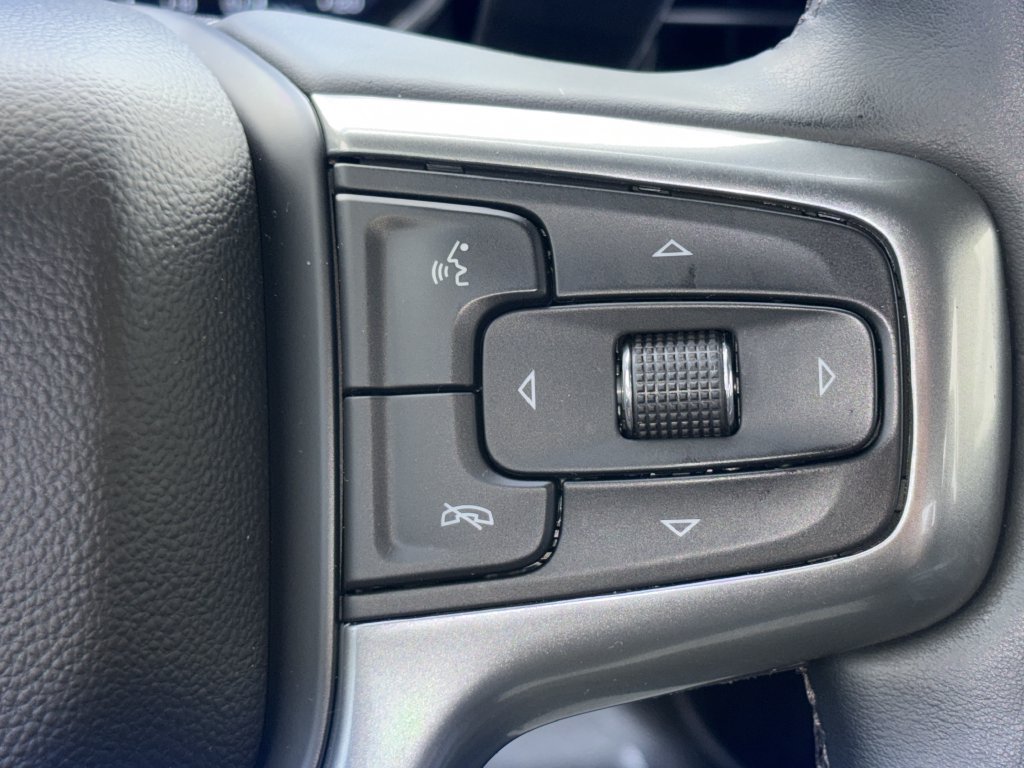Used 2023 Chevrolet Silverado 1500 LT AWD/4WD image 9