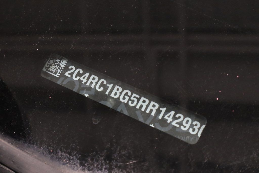 Used 2024 Chrysler Pacifica Touring-L image 33