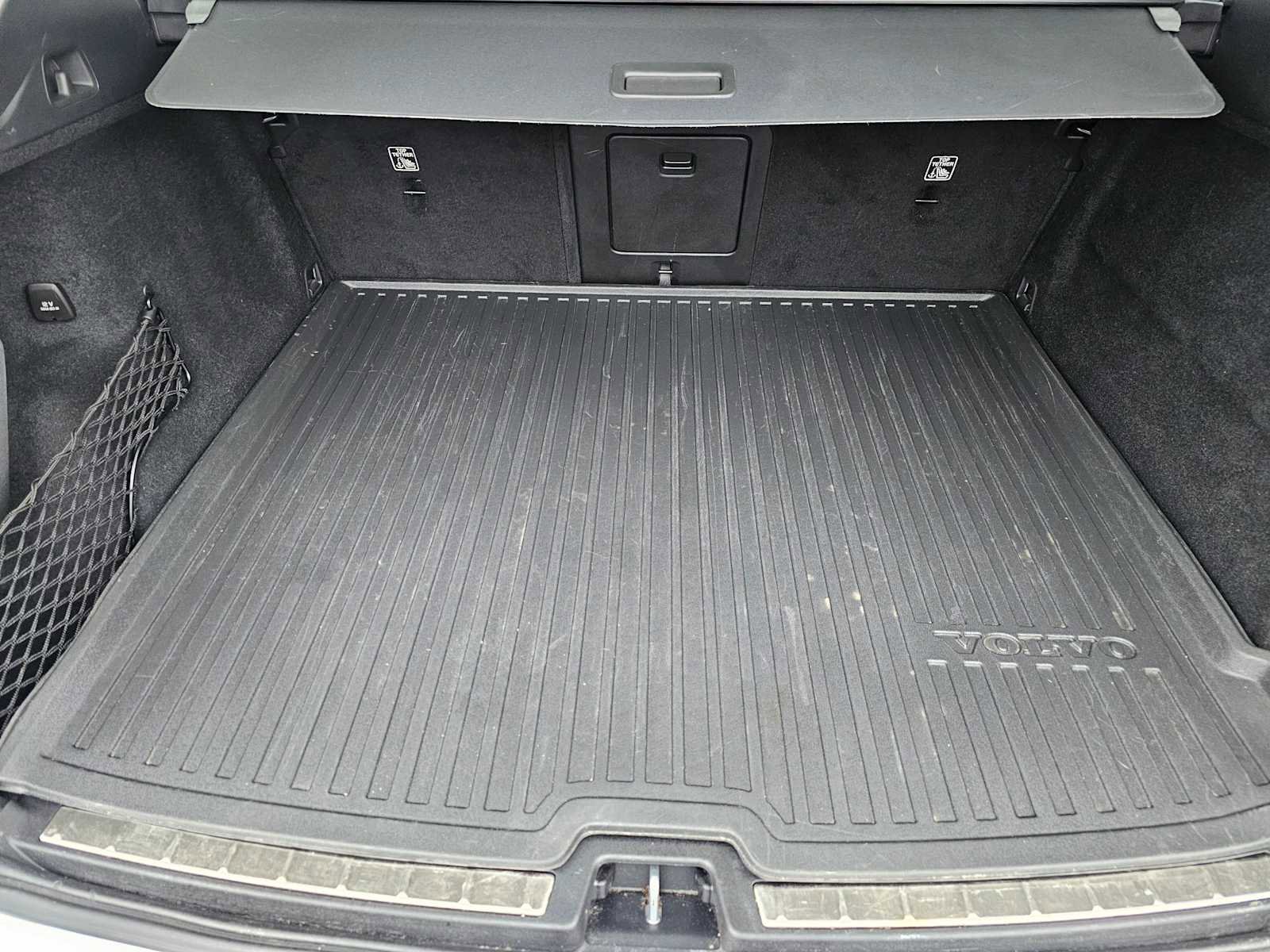 Certified 2023 Volvo XC60 B6 Ultimate w/ Protection Package Premier image 17