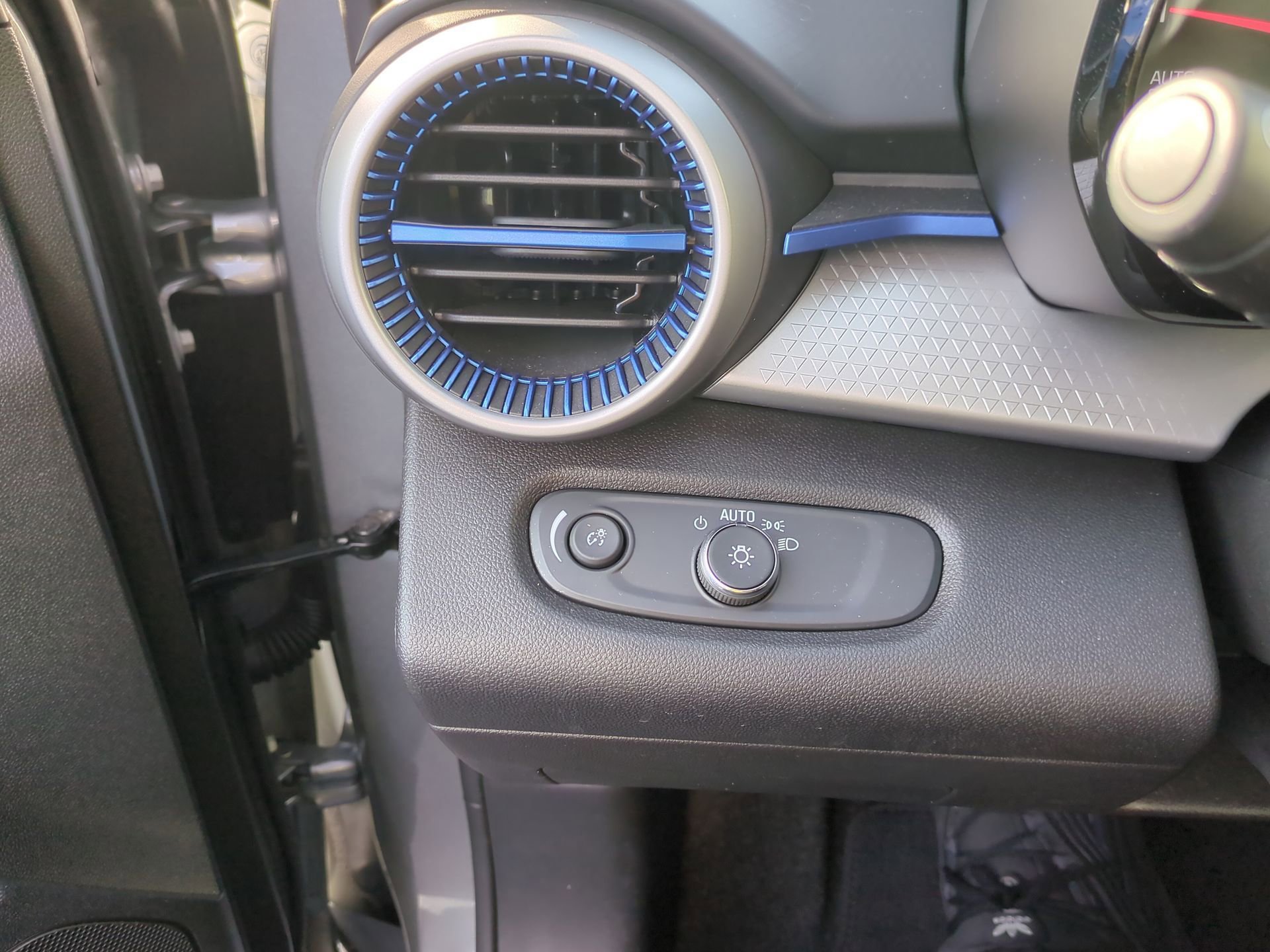 Certified 2024 Chevrolet Trax LS w/ Driver Confidence Package image 17