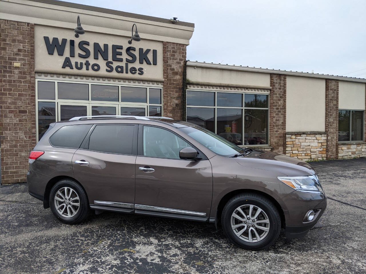 Used 2015 Nissan Pathfinder SL w/ SL Premium Package FWD image 2