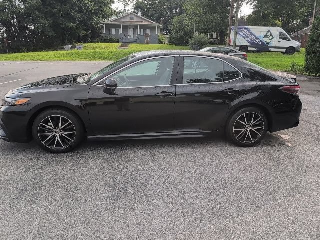 Used 2024 Toyota Camry SE FWD image 4