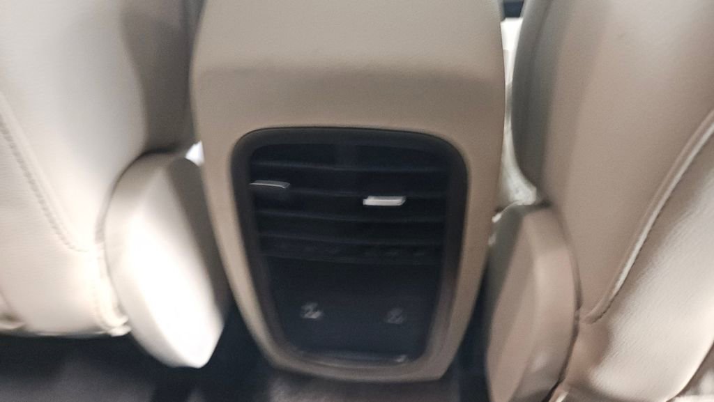 Used 2019 Lincoln MKC Premiere image 16