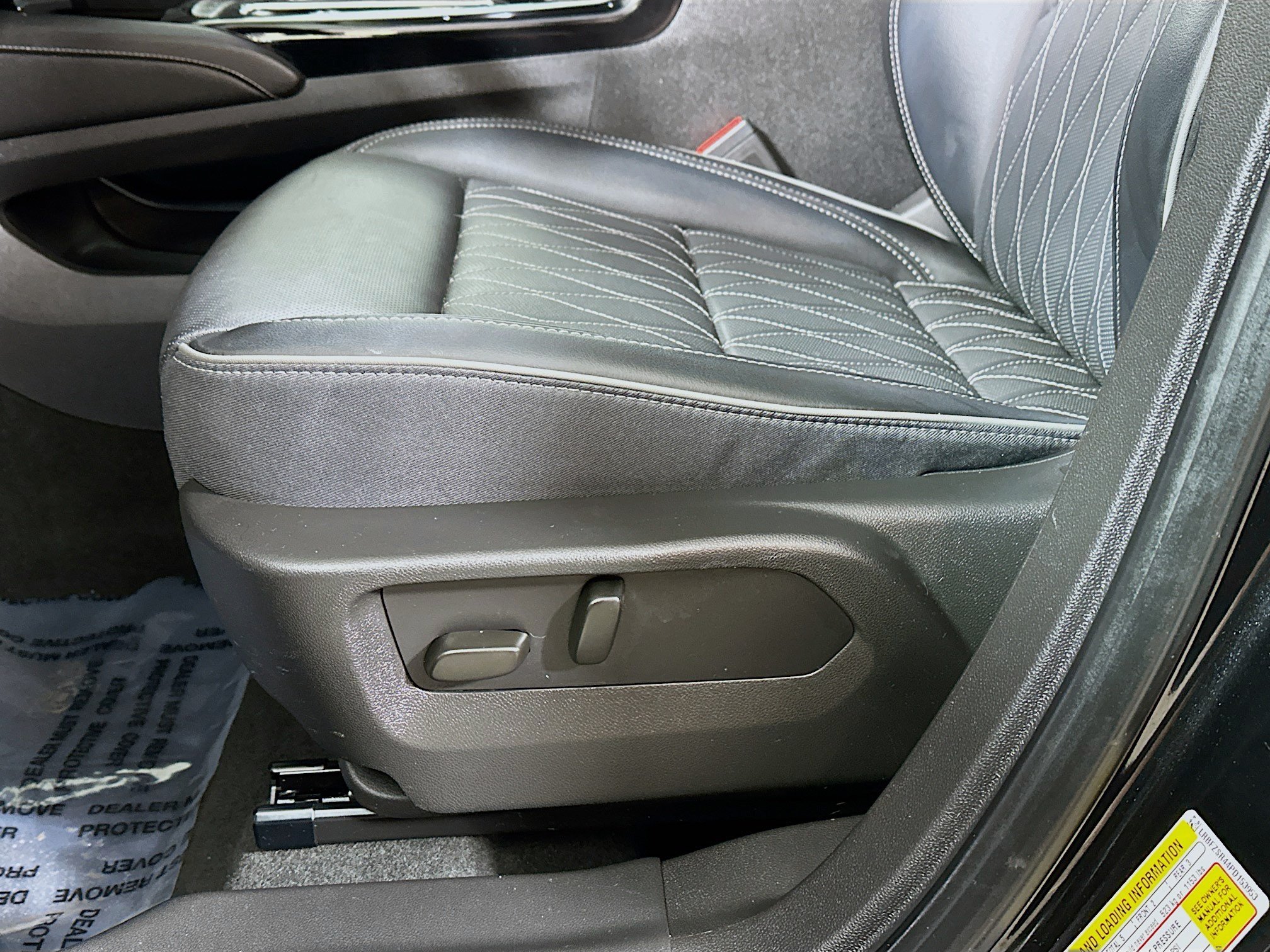 Used 2023 Buick Envision Avenir AWD/4WD image 20