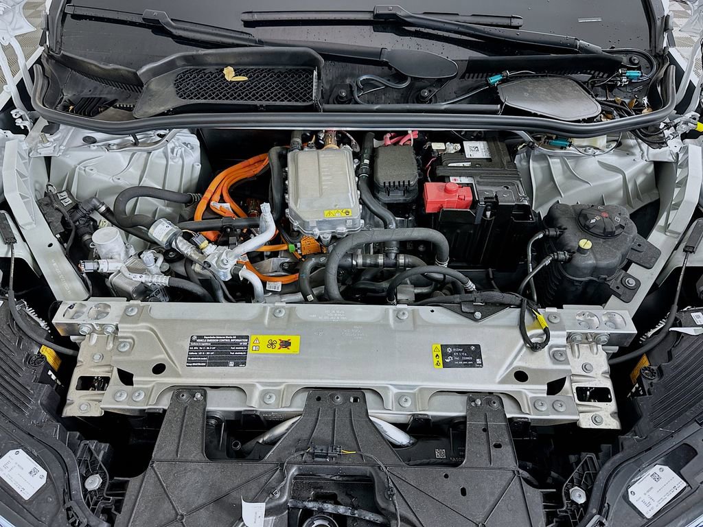 Used 2025 BMW iX xDrive50 image 30